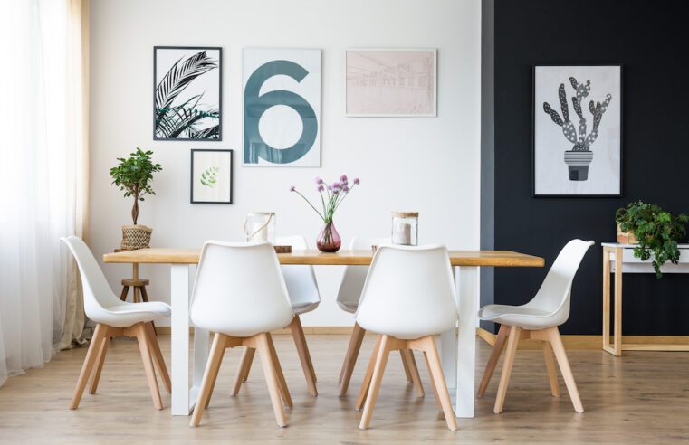 Krzesła do salonu – nowoczesne czy klasyczne?